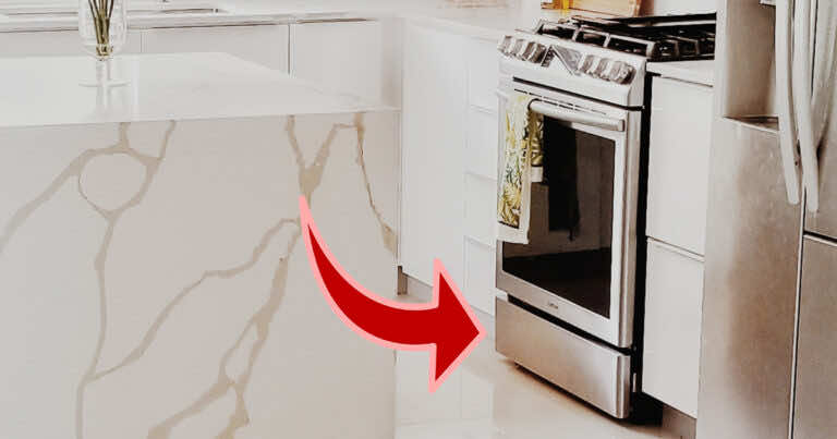 Szuflada pod piekarnikiem nie służy do trzymania patelni i blach. Zobacz jej prawdziwe przeznaczenie.