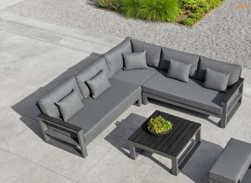 Metalowe czy drewniane: jakie meble ogrodowe wybrać?