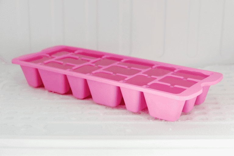 Lodówka z kostkarką, czy bez niej? Jaki model wybrać?