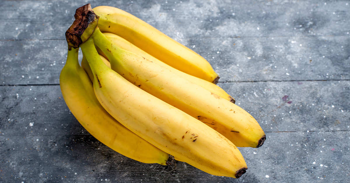 Dlaczego warto zjeść banana przed snem?