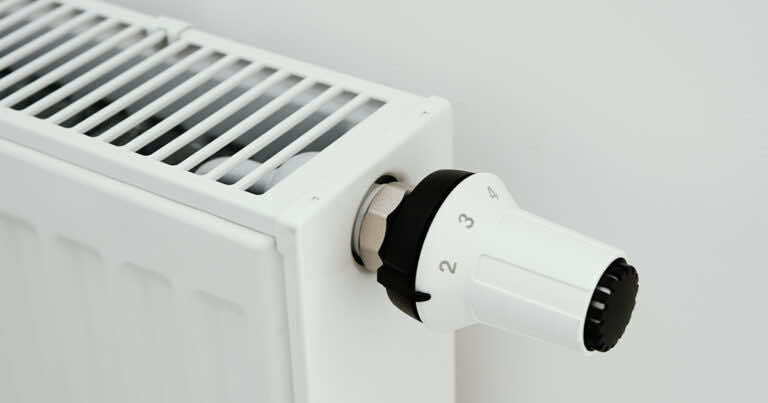 Jak skutecznie wyczyścić grzejniki z kurzu?