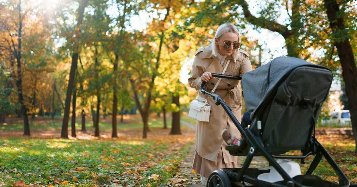 Jak się przygotować na jesienny spacer z niemowlakiem?