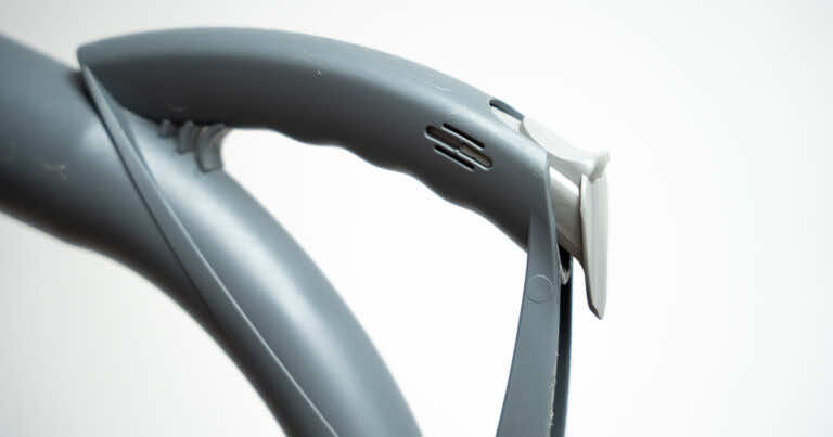 Czy wiesz, po co rura od odkurzacza ma ten otwór?