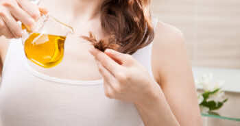 Olejowanie włosów bez tajemnic! Jak dobrać odpowiedni olej do swoich włosów?