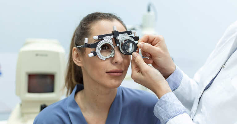 Optometrysta czy okulista – czym się różnią i którego wybrać?