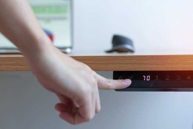 Biurko z regulacją wysokości