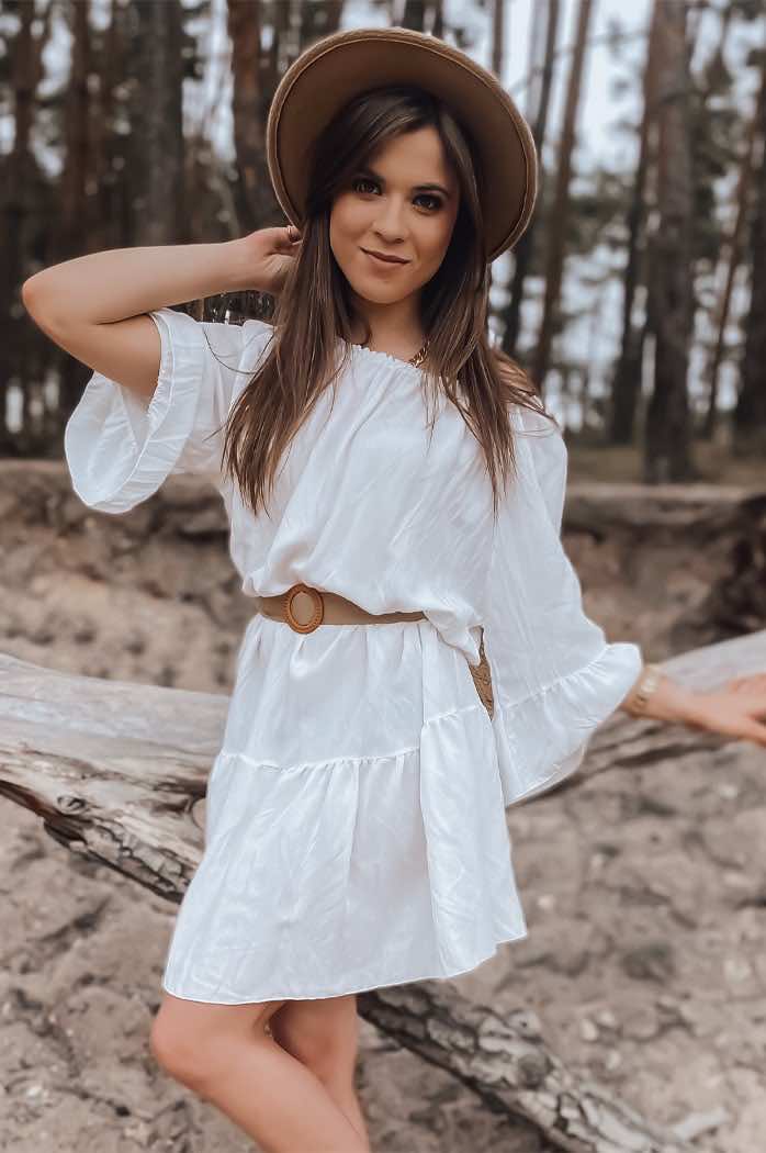 Sukienki oversize – jak je nosić, by świetnie wyglądać?