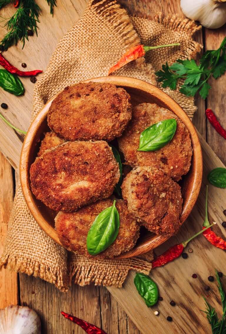 Ile jajek do kotletów mielonych? Istnieje prosta zasada