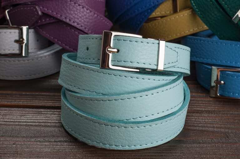 Jak przechowywać paski od spodni