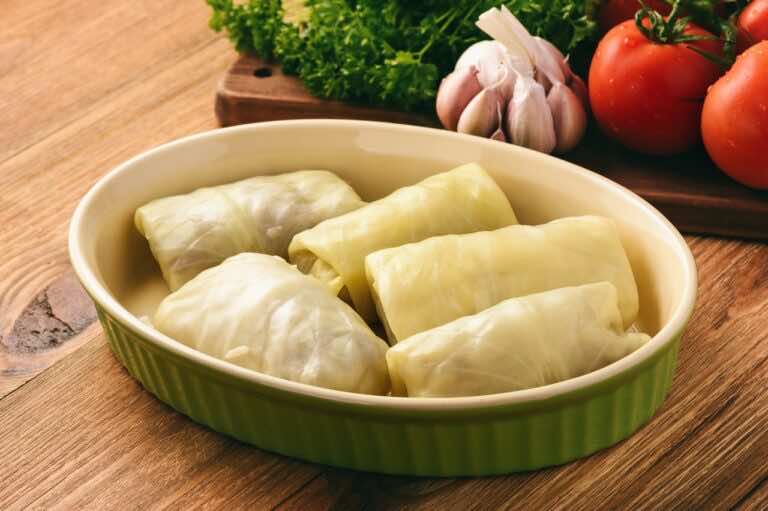 Już więcej nie sparzysz kapusty do gołąbków we wrzątku. Poznaj te sposoby