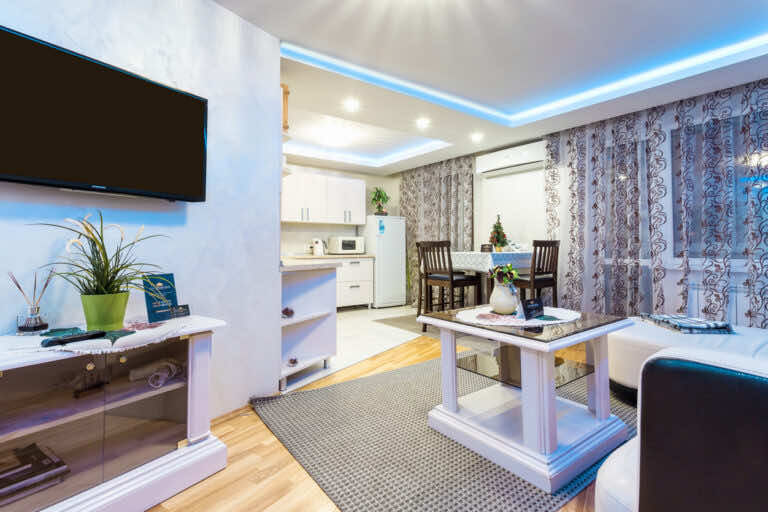 Jak wykorzystać taśmy LED w aranżacji mieszkania?