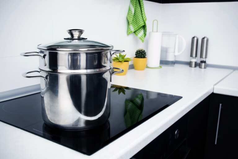 Jak naprawić ukruszony róg płyty indukcyjnej – instrukcja KROK PO KROKU