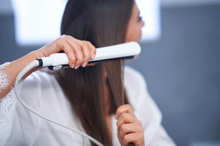 Jak wybrać idealną prostownicę do włosów?