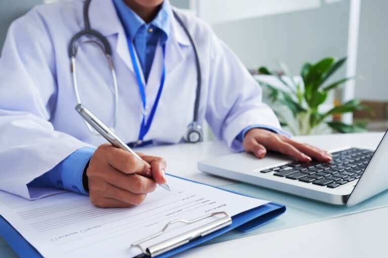 Co oznaczają specjalne kody na L4? Z jakim kodem mogę wychodzićna zewnątrz?