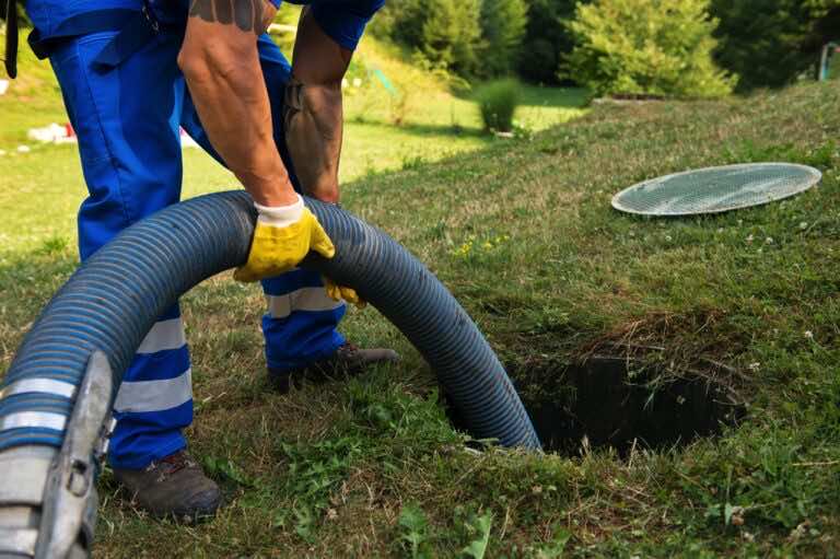 Kontrole dla posiadaczy szamba. Lepiej nie wyrzucaj rachunków