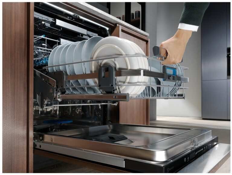 Jak dbać o zmywarkę? Praktyczne porady i wskazówki konserwacji