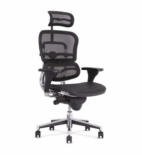 Fotel ergonomiczny o profilowanym siedzisku