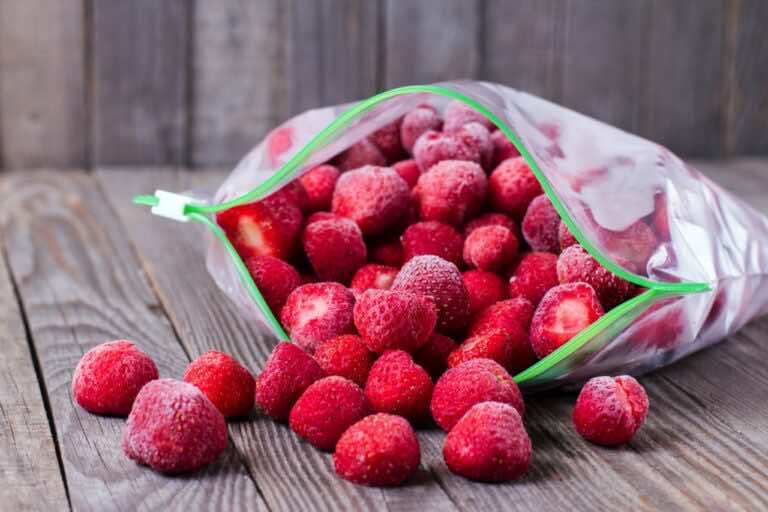 Znany kucharz radzi, jak prawidłowo mrozić truskawki