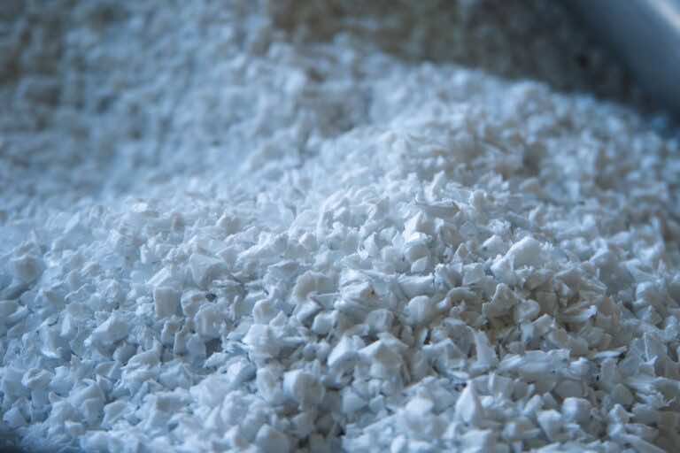 Soda kaustyczna — czym jest i jak ją stosować, aby odetkać rury