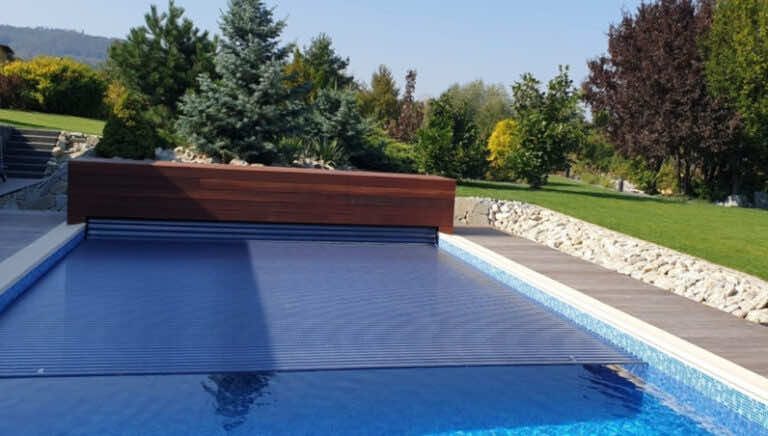 Roleta basenowa podwodna i jej zastosowanie