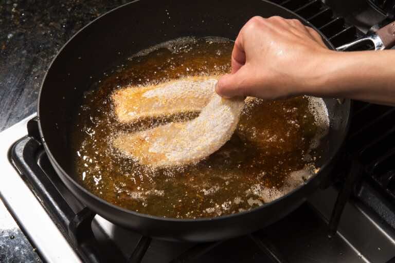 Błędy, które popełniamy podczas smażenia ryb