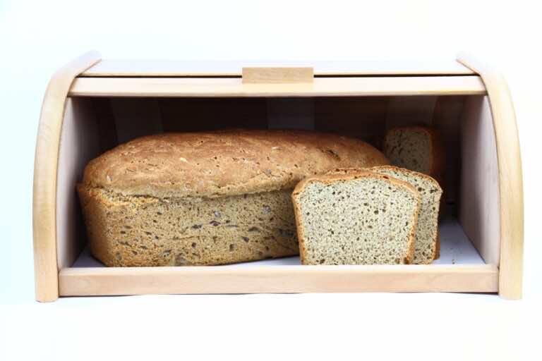 Używasz chlebaka? Zrób to, a pieczywo będzie dłużej świeże