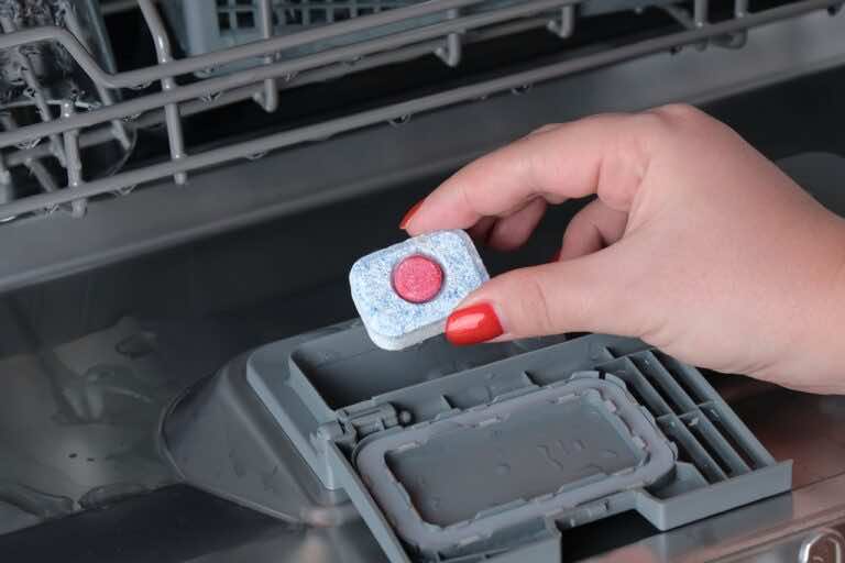 5 niesamowitych zastosowań tabletek do zmywarki