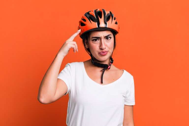 Zastanawiasz się, jaki kask będzie najlepszy? Inspekcja Handlowa przetestowała 20 modeli