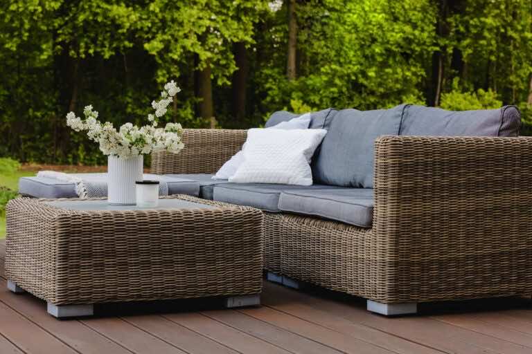 Meble tarasowe — jak zabezpieczyć je na zimę?