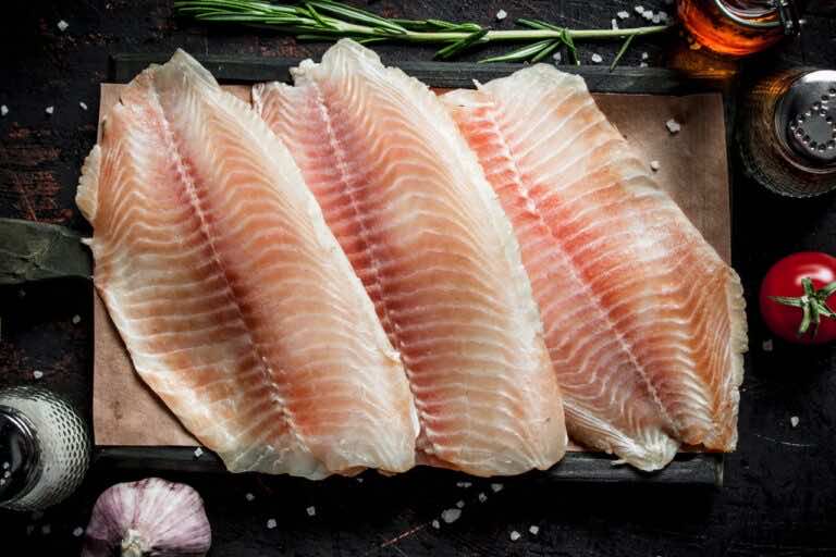 Lepiej nie podawaj tej ryby na święta. Dietetyk ostrzega — jest zanieczyszczona