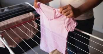 Ten trik sprawi, że pranie szybciej będzie suche