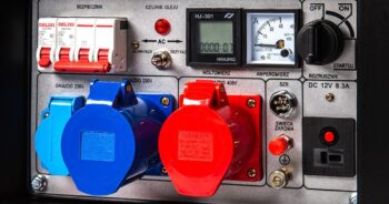 Czym jest system AVR i SZR w agregatach prądotwórczych?