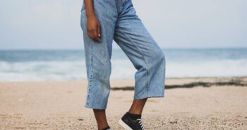 Moda w styli vintage – z czym nosić mom jeans?