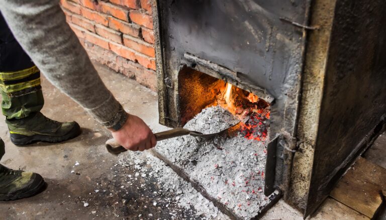 Jak wykorzystać popiół po paleniu w piecu?