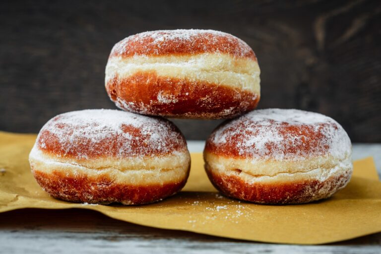 Ile kalorii ma pączek? Wartość energetyczna tradycyjnych przekąsek w tłusty czwartek