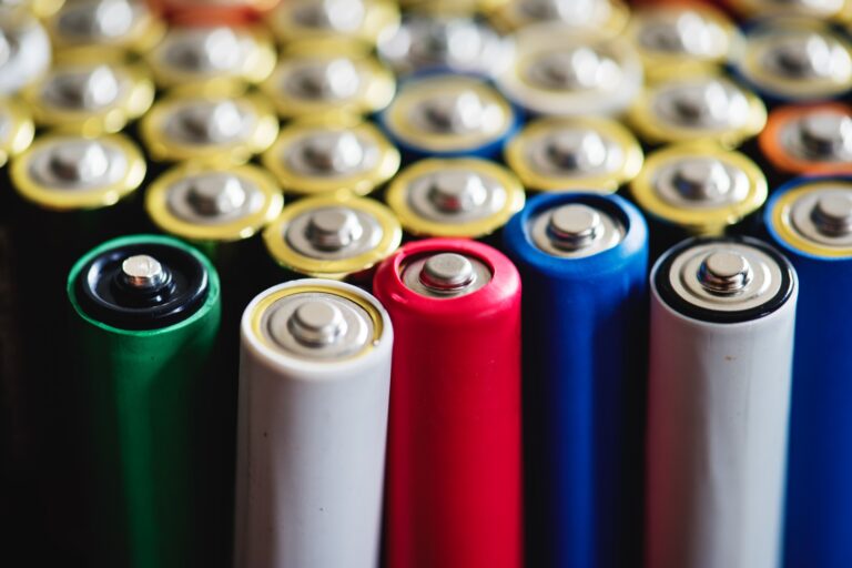 Trzy triki z bateriami, które warto znać