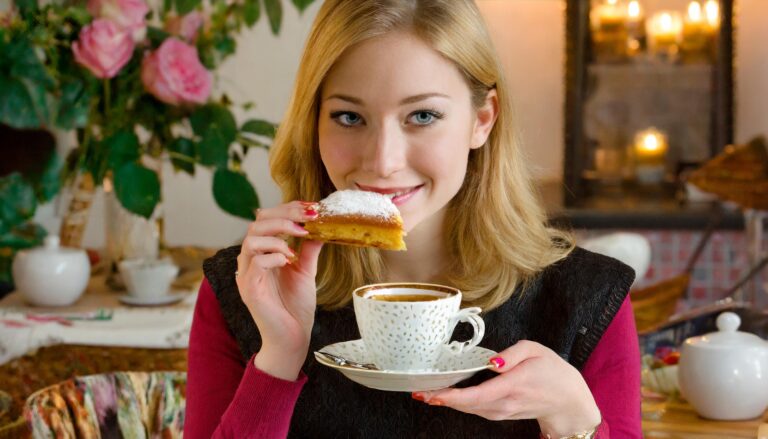 Czy naprawdę jedzenie ciasta na ciepło, tuż po wyjęciu, jest niezdrowe?