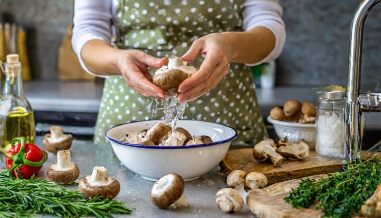 Myjesz pieczarki? To błąd — są lepsze sposoby!