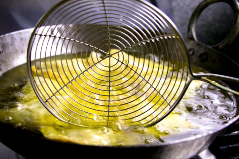 Czy można kilkakrotnie smażyć na jednym oleju