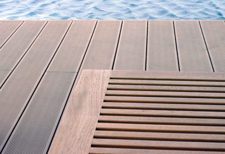 Deska kompozytowa tarasowa – jak wypełnić szpary między deskami