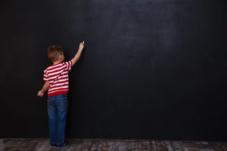 Jak wykorzystać farbę tablicową we wnętrzu