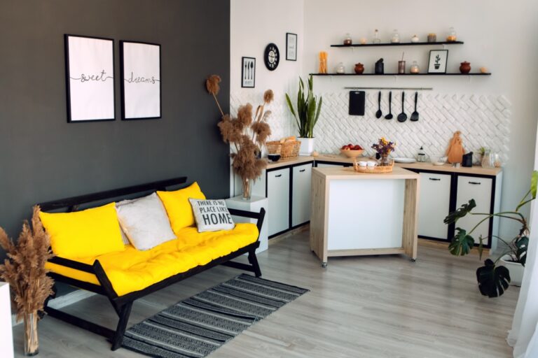 Triki na urządzenie małego salonu