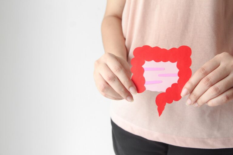 Działa na jelita lepiej niż siemię lniane. Pij ten napar, a brzuch zniknie raz-dwa