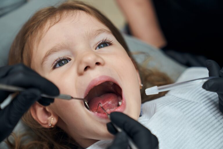 Nieleczone zęby u dzieci — jakie ryzyka niosą dla rozwoju jamy ustnej
