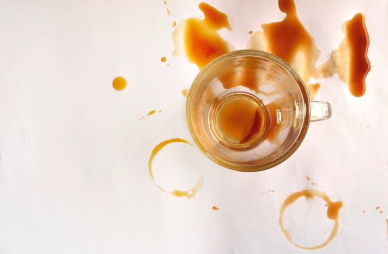 Jak usuwać plamy z herbaty