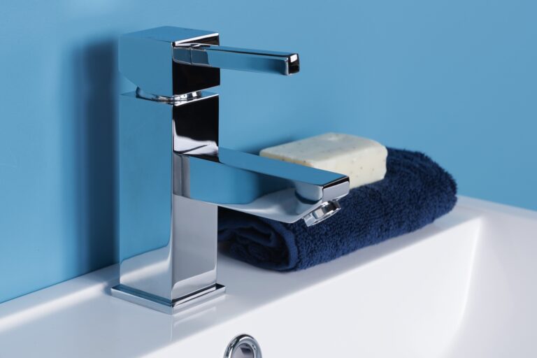 Zabezpieczenie kranów woskiem przedłuży efekt porządków