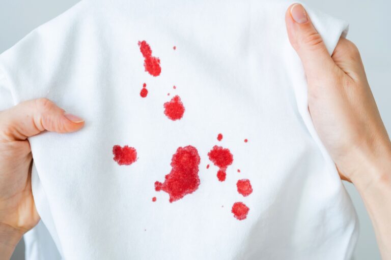 Jak usunąć plamy z krwi z ubrania
