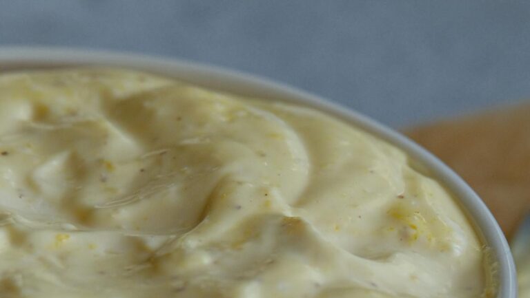 Miseczka domowego majonezu