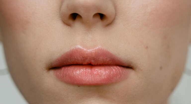 Zbliżenie na kobiece usta